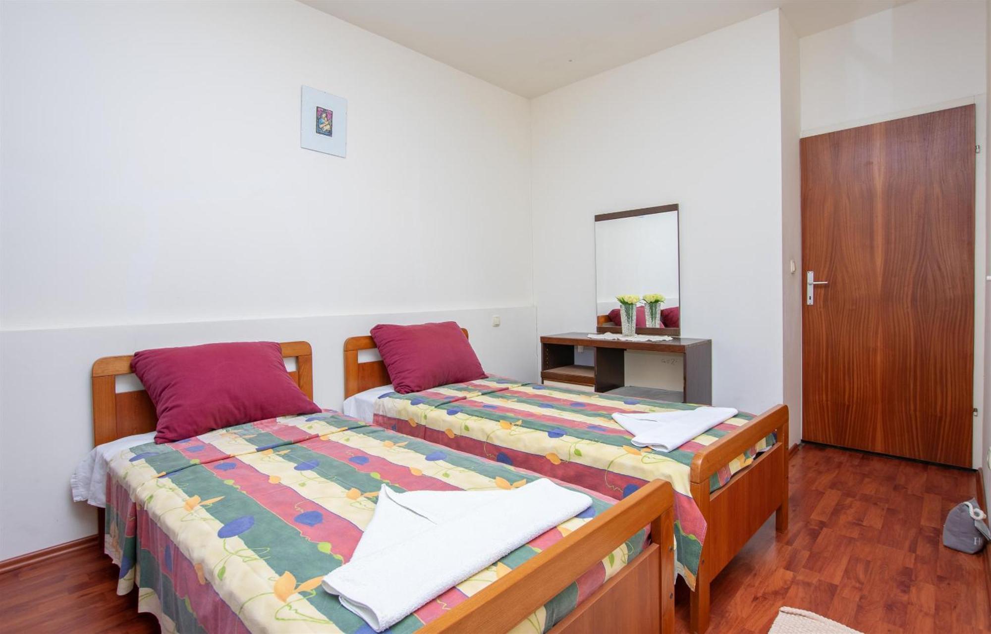 Apartment Iva Omis Exterior photo