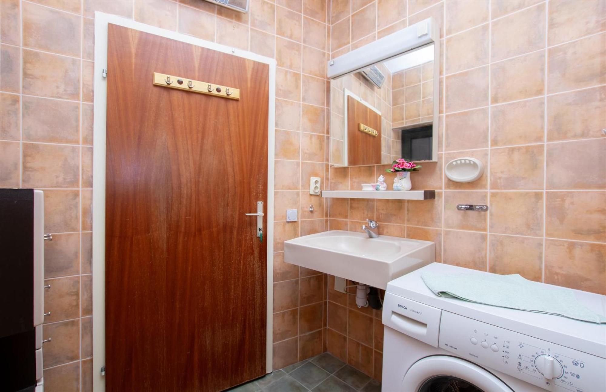 Apartment Iva Omis Exterior photo